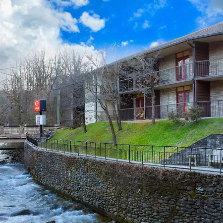 Econo Lodge Inn & Suites On The River Gatlinburg Exterior foto