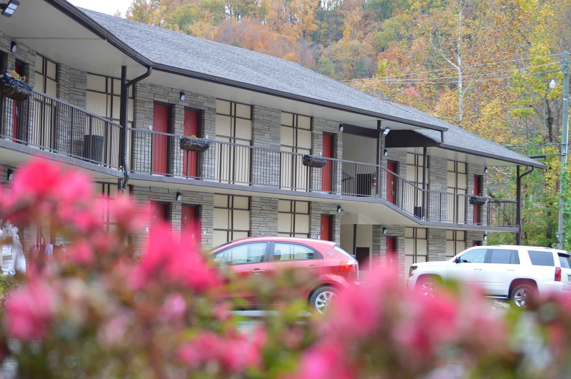 Hotel Econo & On The River Gatlinburg
