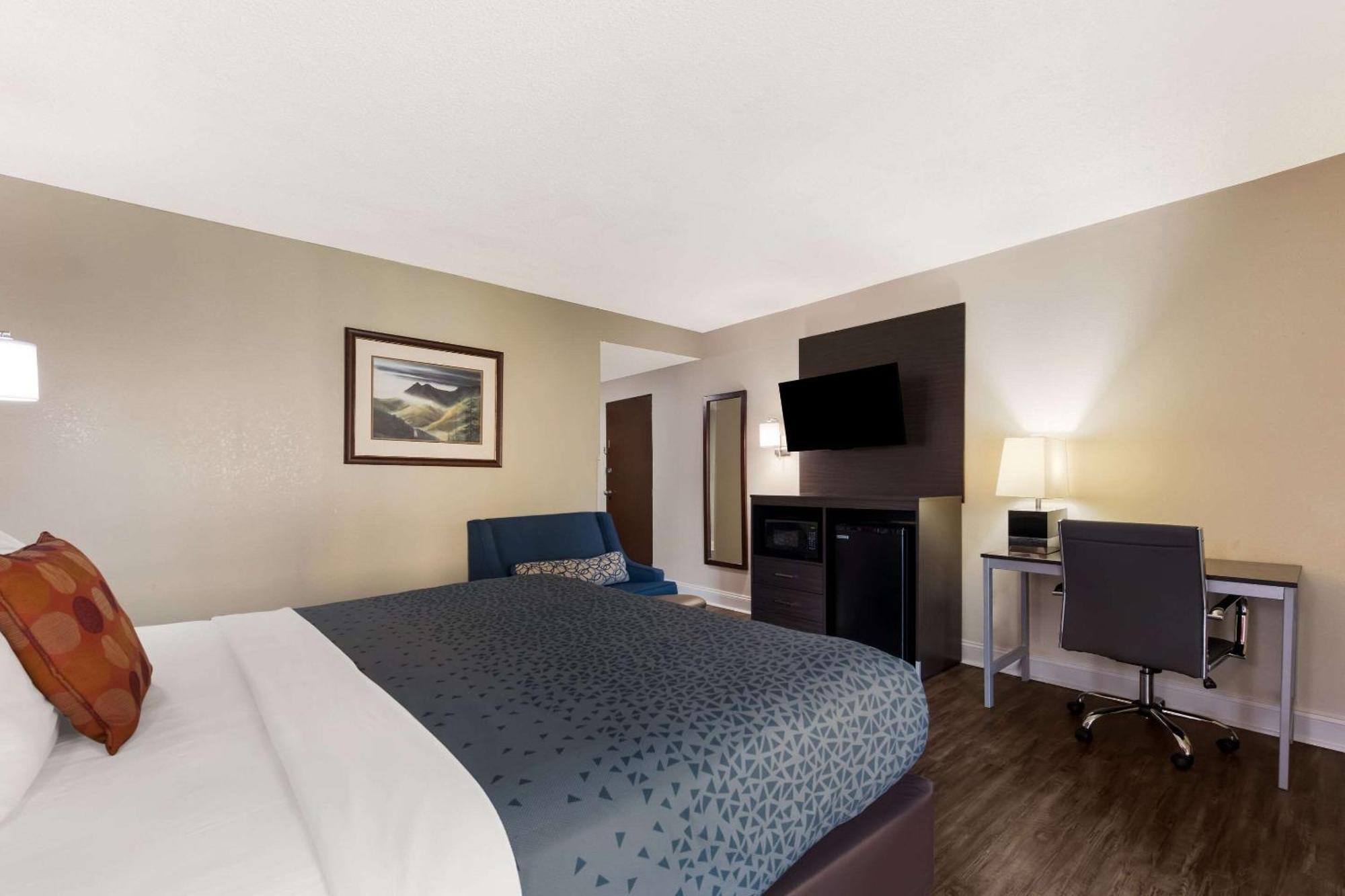 Hotel Econo & On The River 2*