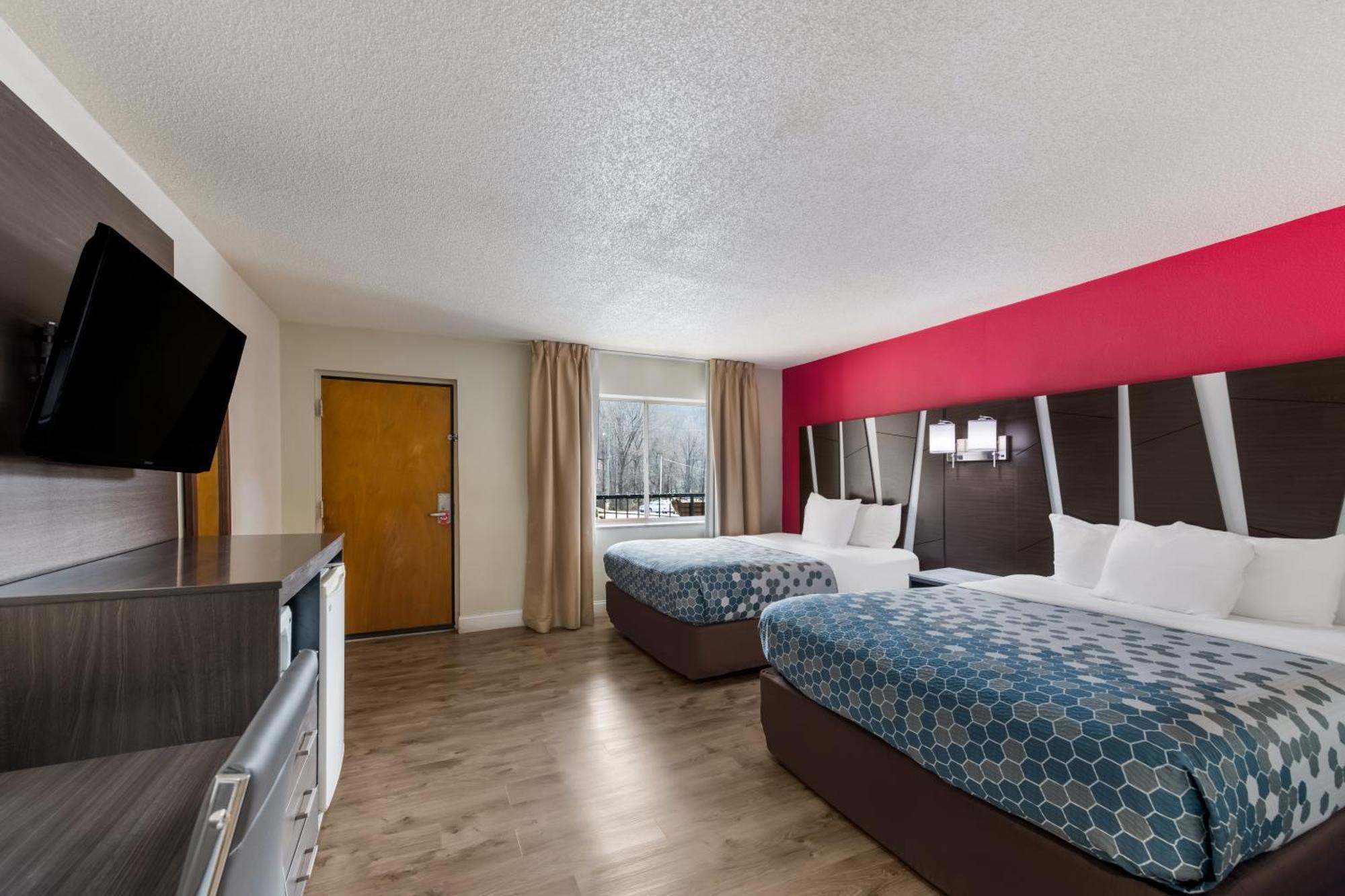 Econo & On The River Hotel 2*
