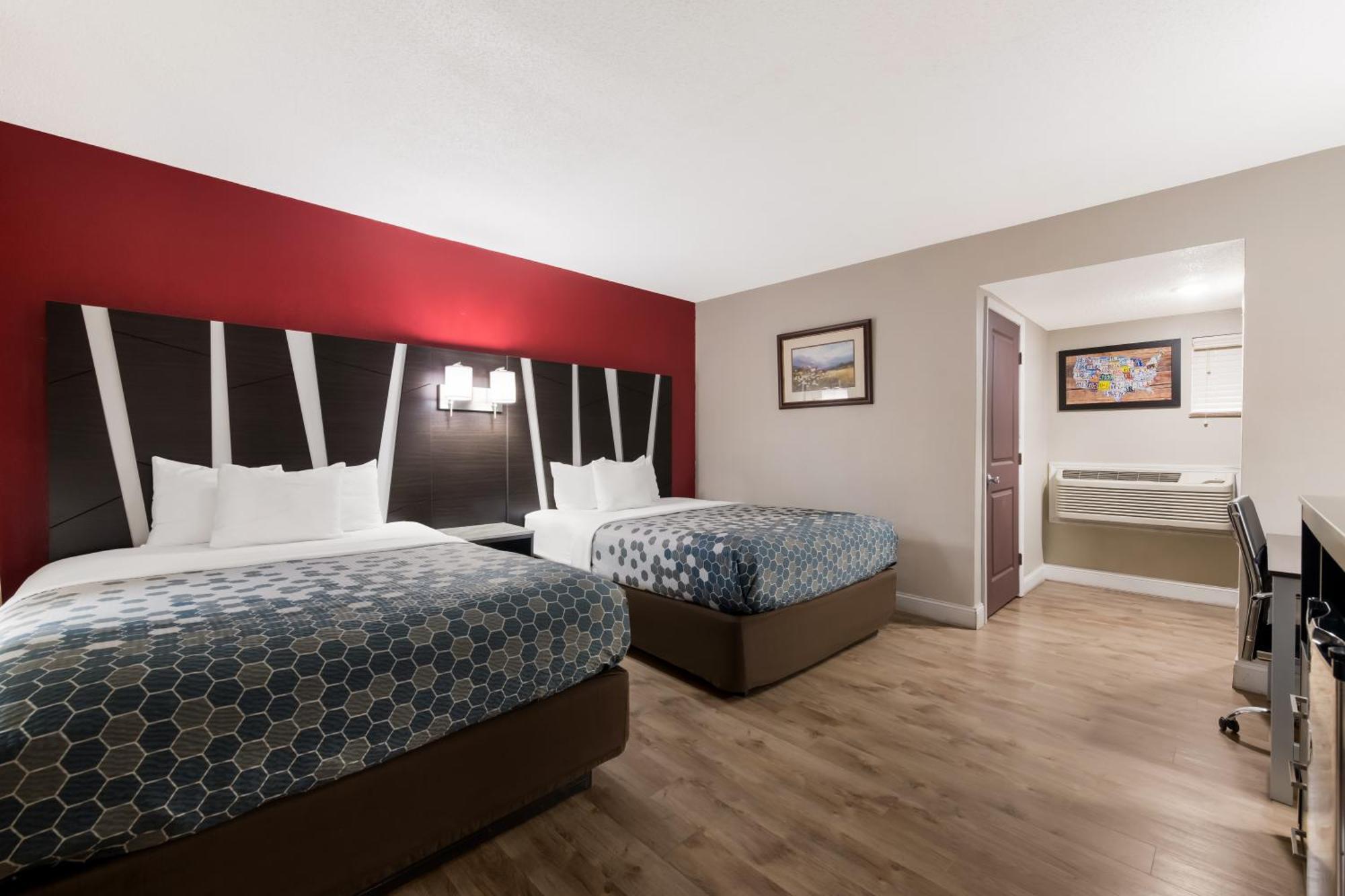 Econo & On The River Hotel