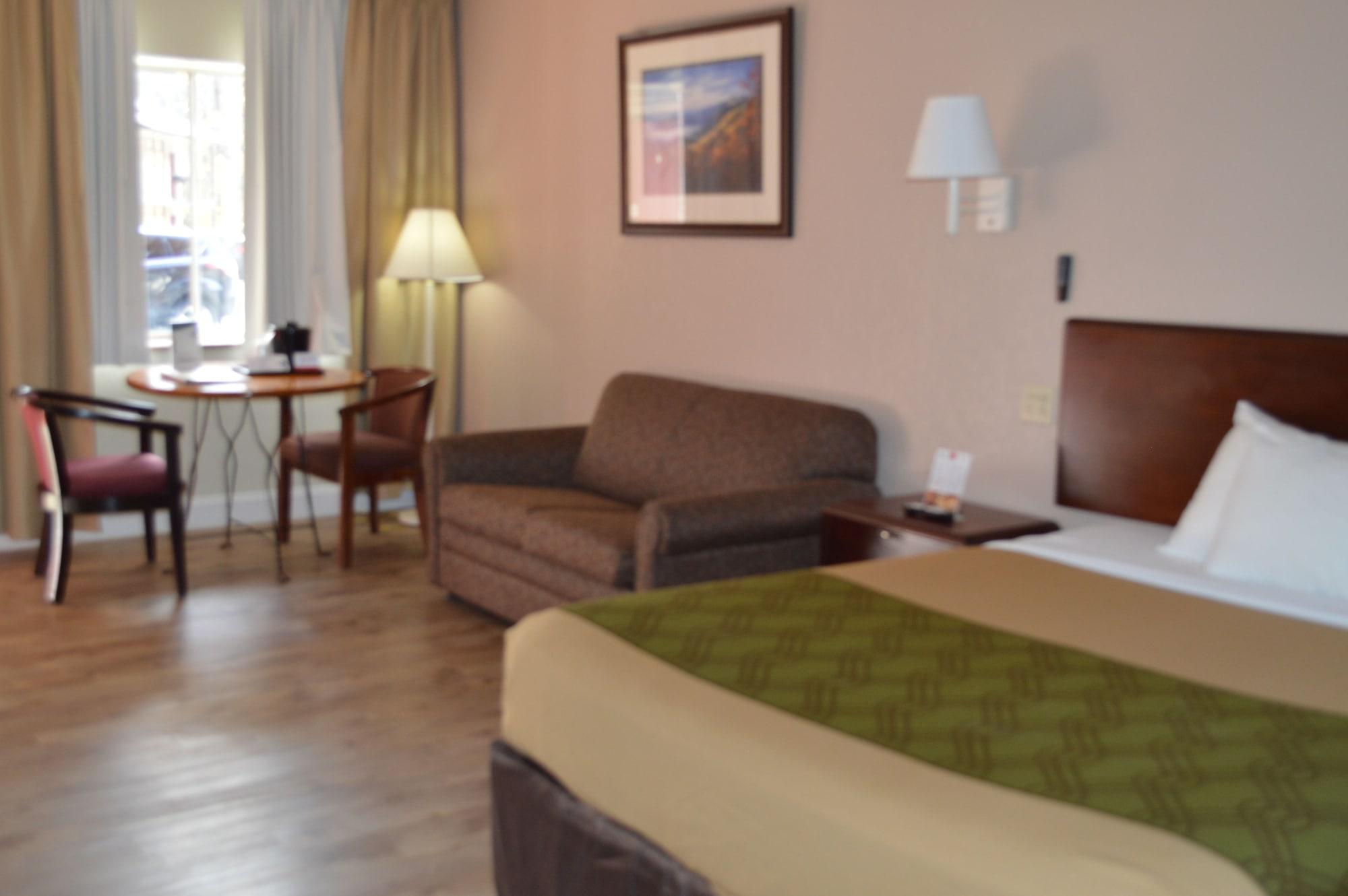 Hotel Econo & On The River