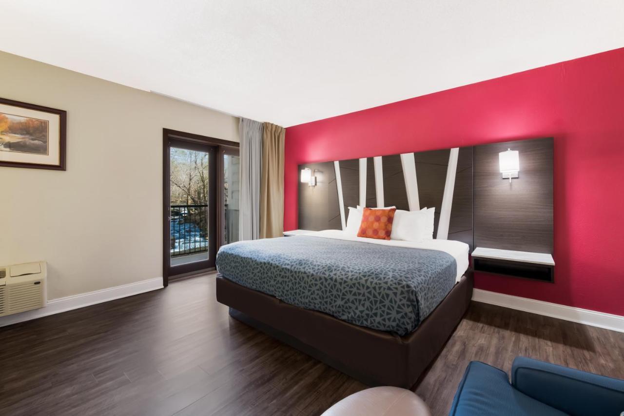 Hotel Econo & On The River 2*