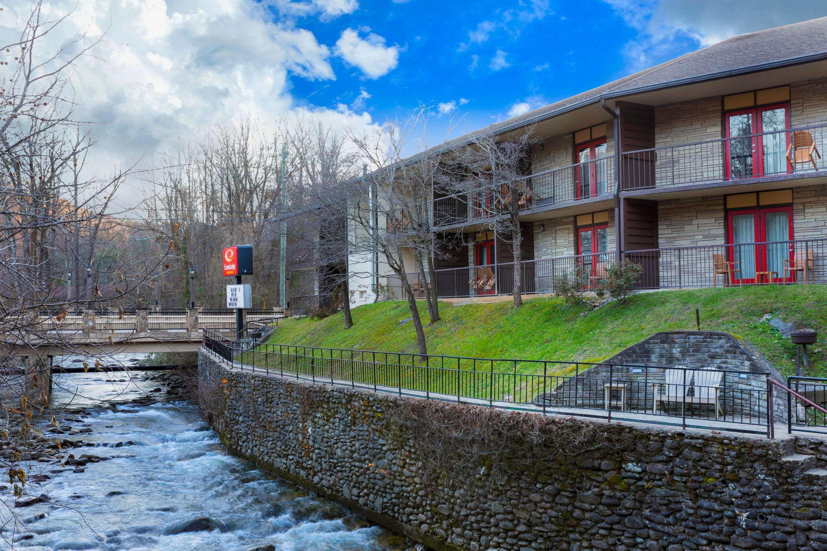 Hotel Econo & On The River Gatlinburg