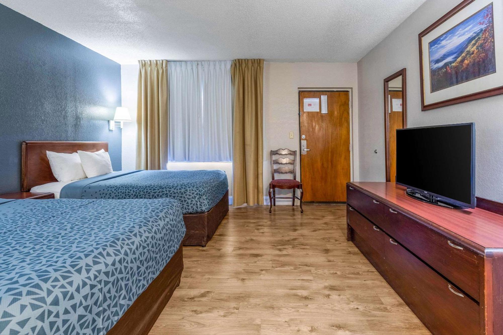 Hotel Econo & On The River