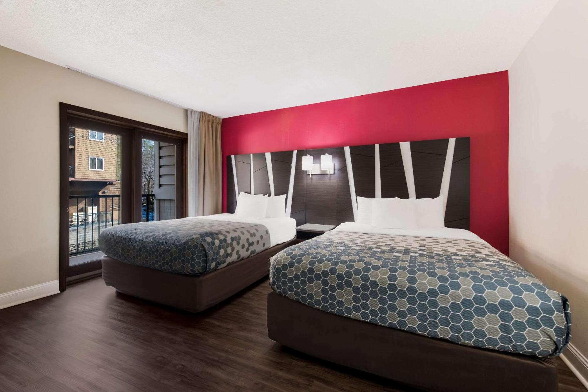Hotel Econo & On The River